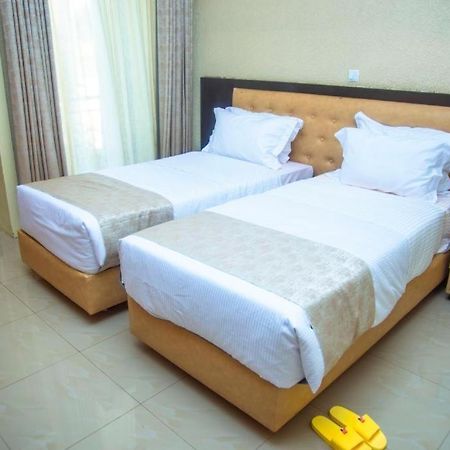 Quality Inn Hotel Кигали Экстерьер фото