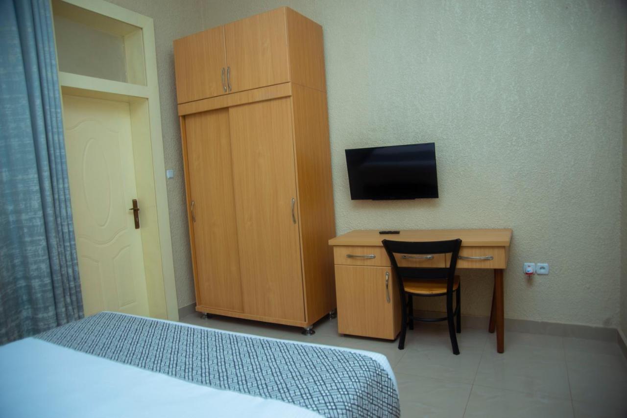 Quality Inn Hotel Кигали Экстерьер фото