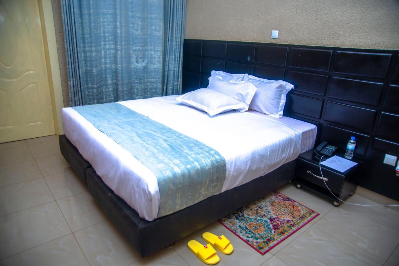 Quality Inn Hotel Кигали Экстерьер фото