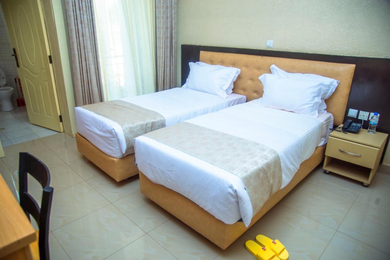 Quality Inn Hotel Кигали Экстерьер фото