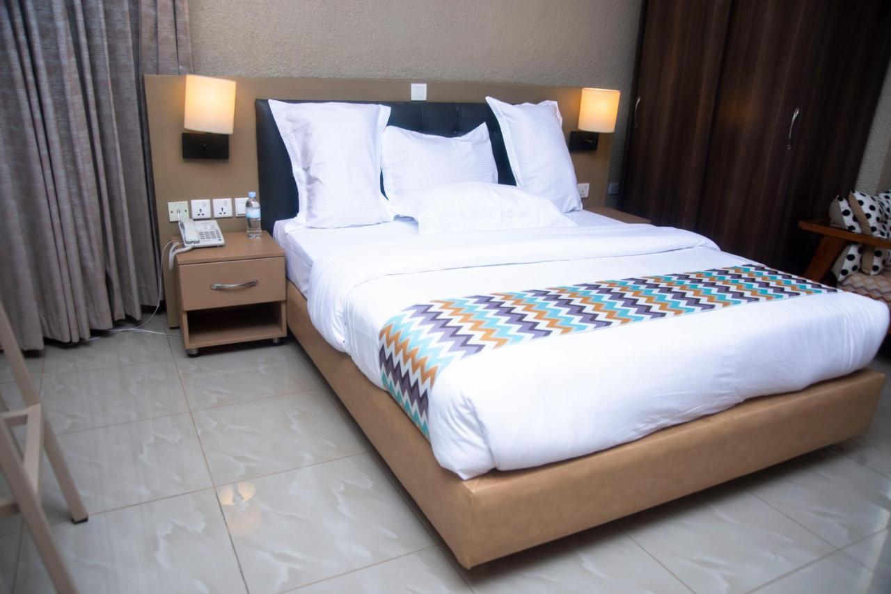 Quality Inn Hotel Кигали Экстерьер фото