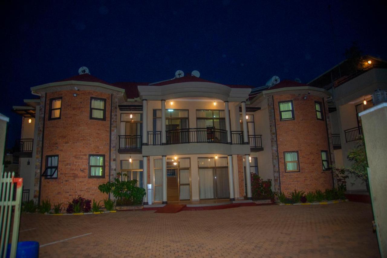 Quality Inn Hotel Кигали Экстерьер фото
