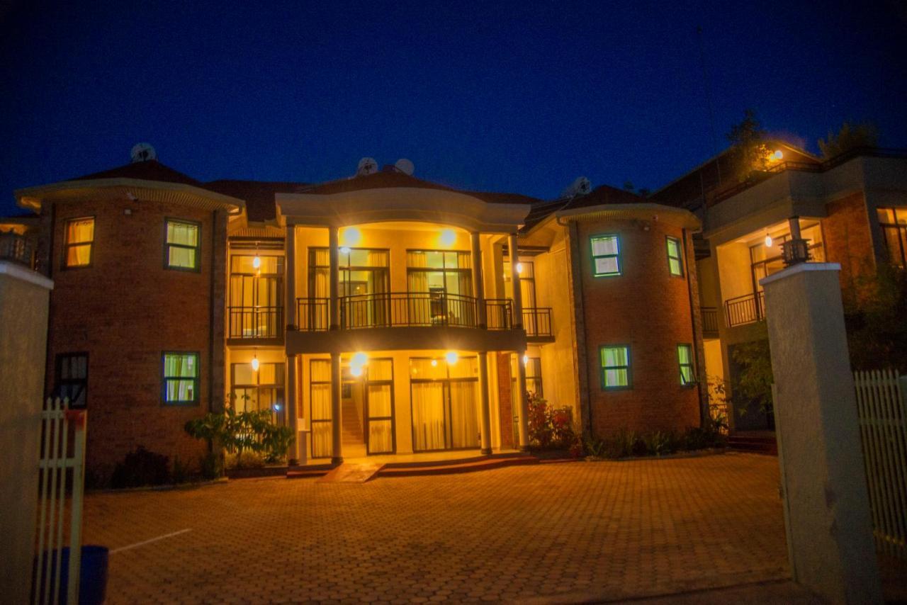 Quality Inn Hotel Кигали Экстерьер фото