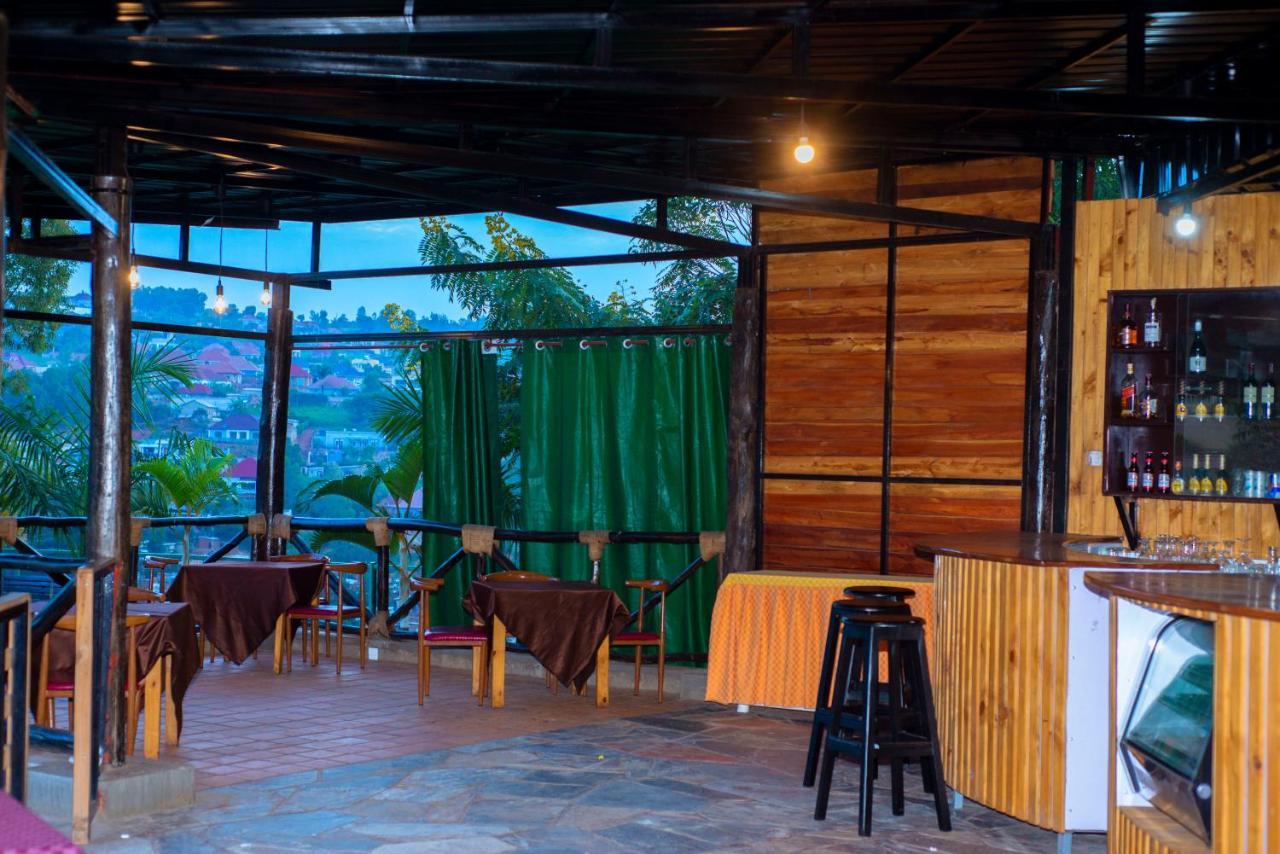Quality Inn Hotel Кигали Экстерьер фото