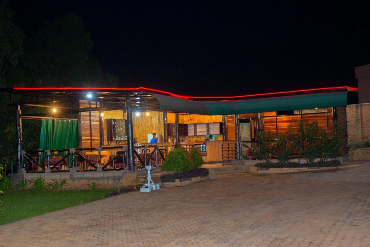Quality Inn Hotel Кигали Экстерьер фото