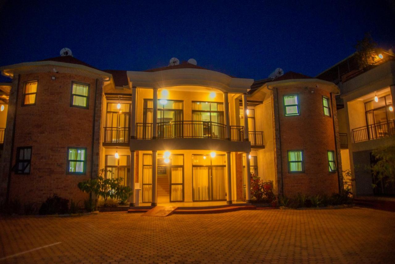 Quality Inn Hotel Кигали Экстерьер фото