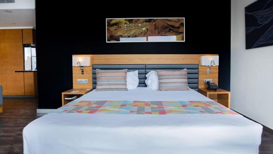 Quality Inn Hotel Кигали Экстерьер фото